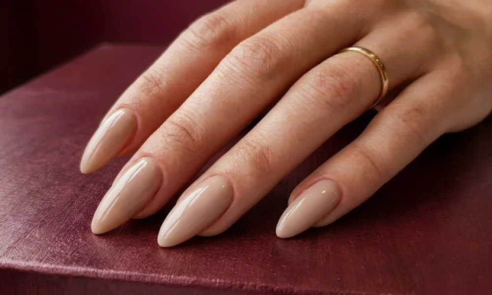 Acrylic Nail Pros and Cons described by daithpiercing