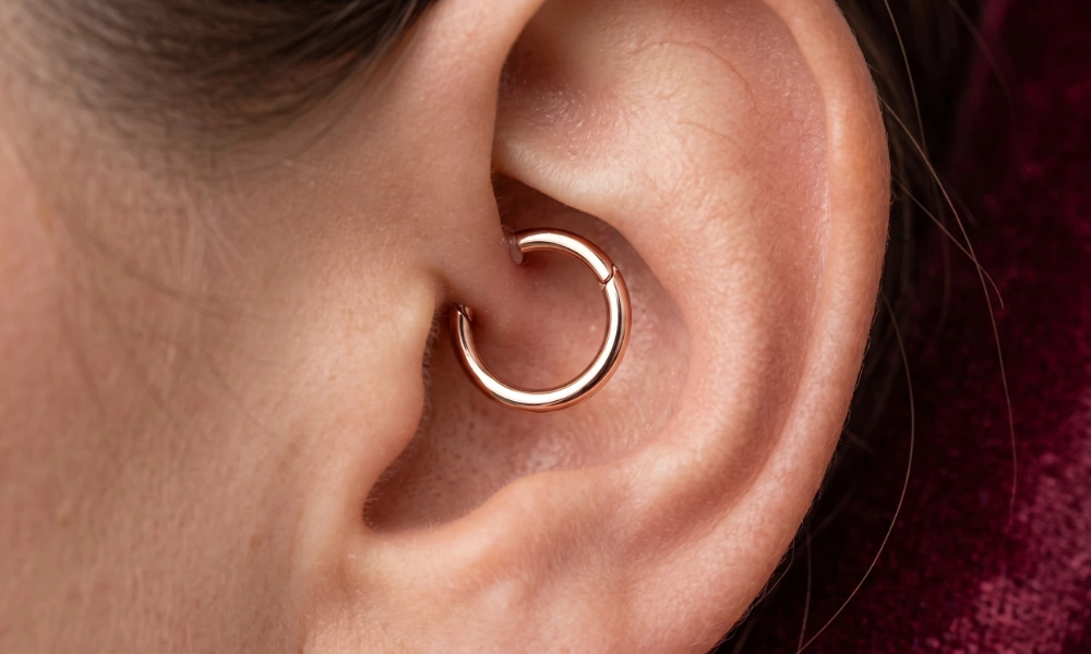 Benefits of Choosing Rose Gold for a Daith Piercing