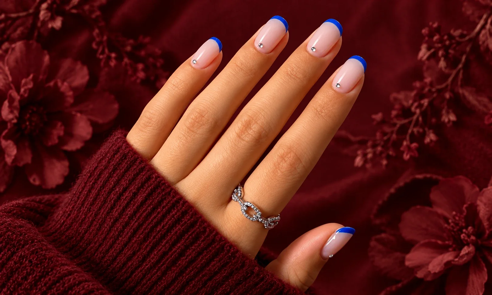 Short nails with thin white French tips